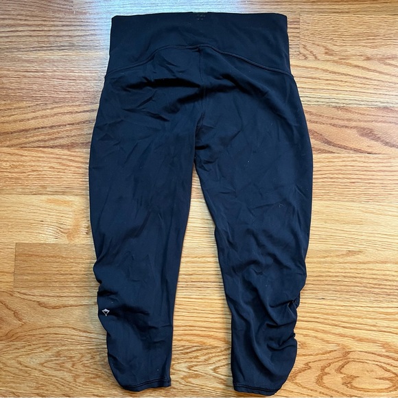 Ivivva black cinched crop leggings size 14 - Picture 2 of 4